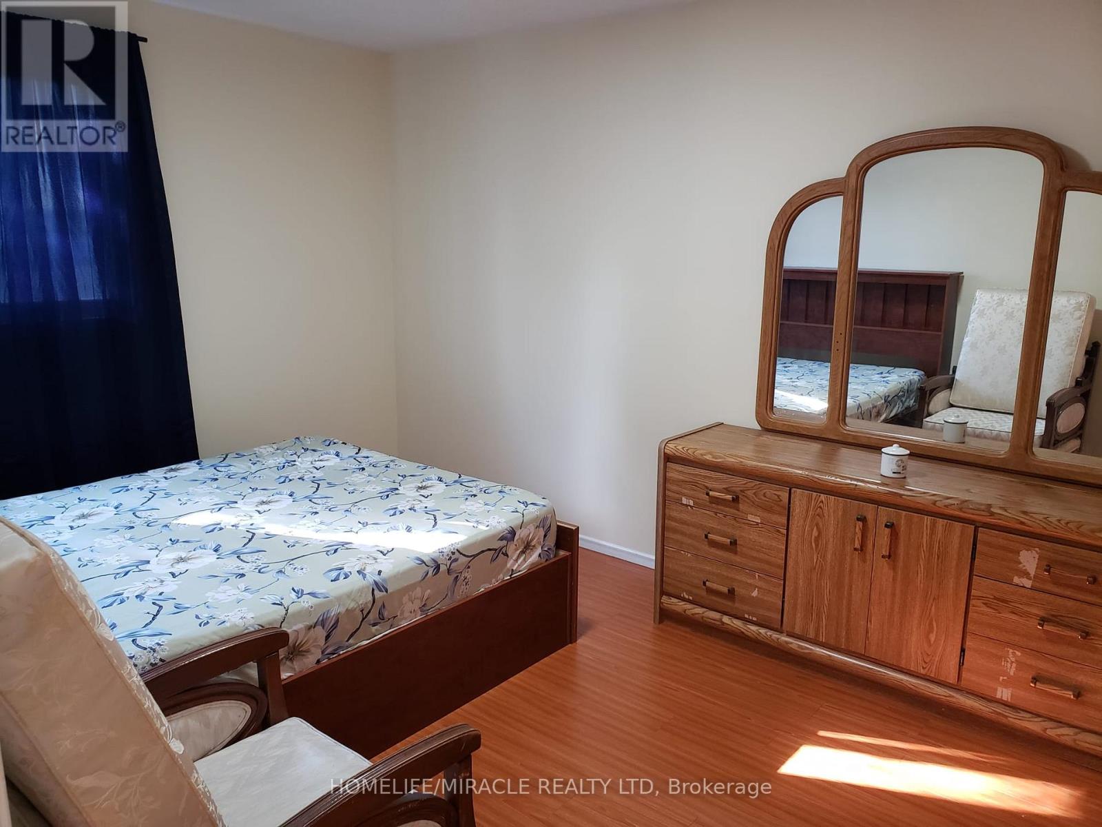 505 Silverstone Drive, Toronto, Ontario  M9V 4G8 - Photo 8 - W12924756