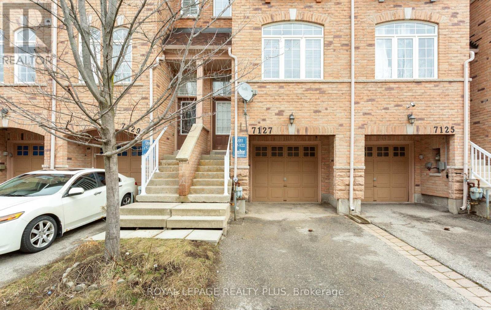 7127 Chatham Court, Mississauga, Ontario  L5N 8R1 - Photo 3 - W12933424