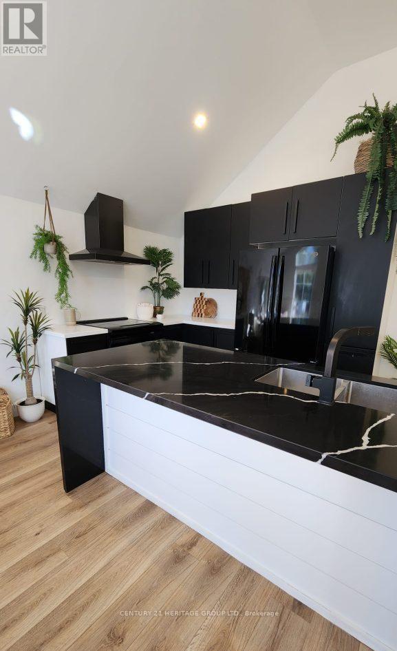 1 Dufferin Street, Innisfil (Cookstown), Ontario  L0L 1L0 - Photo 13 - N12941756