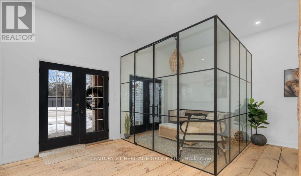 1 Dufferin Street, Innisfil (Cookstown), Ontario  L0L 1L0 - Photo 4 - N12941756