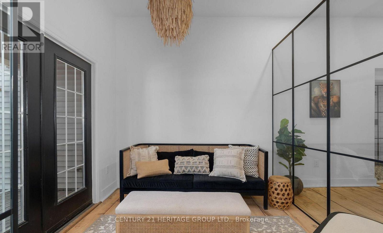 1 Dufferin Street, Innisfil (Cookstown), Ontario  L0L 1L0 - Photo 5 - N12941756