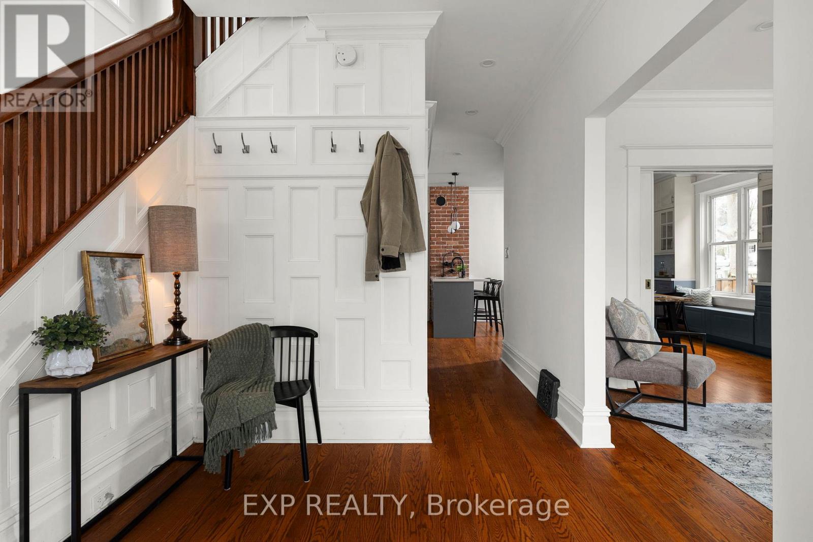 36 Sophia Street W, Barrie (Queen's Park), Ontario  L4N 1J3 - Photo 3 - S12941748