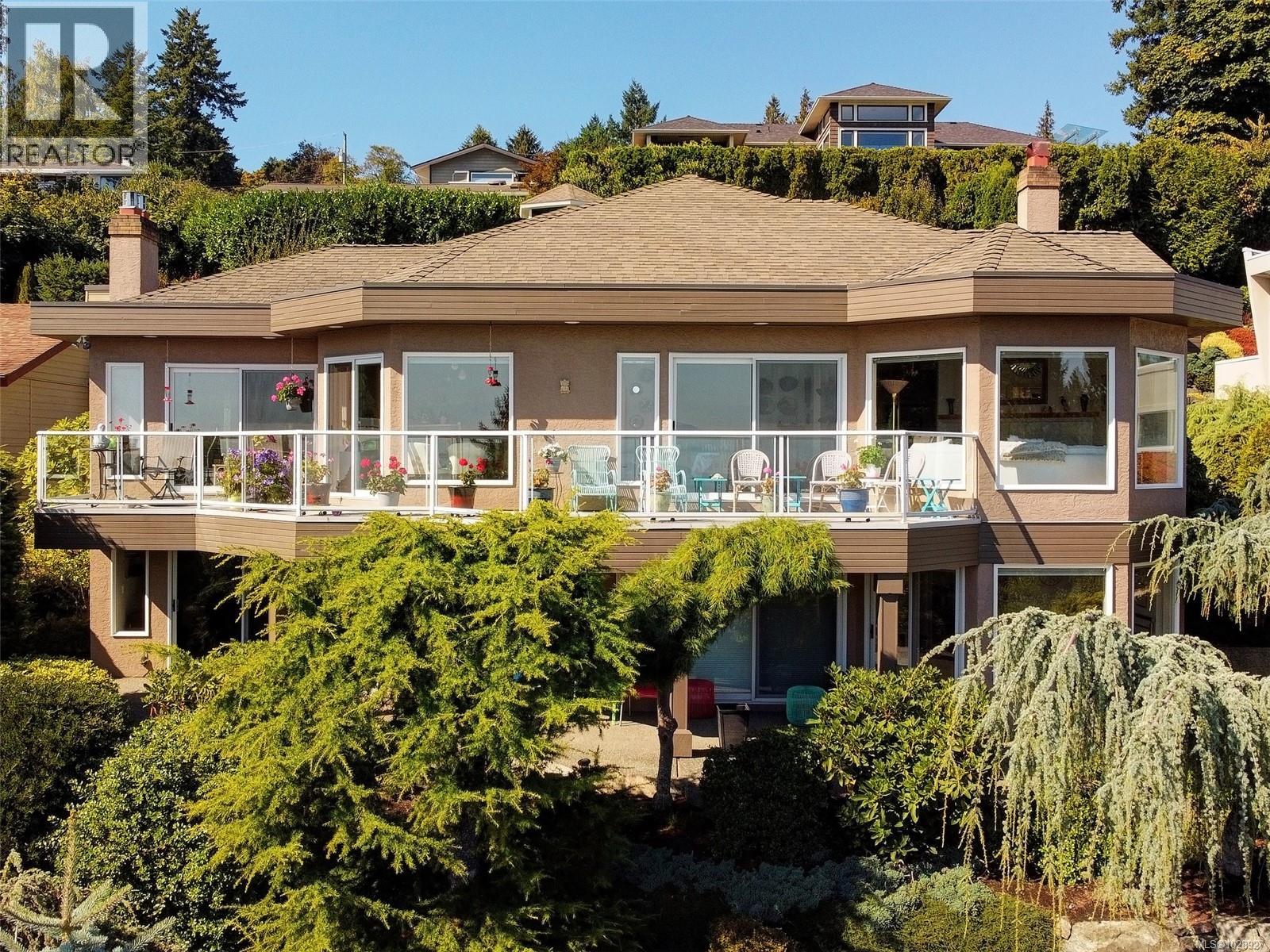 5009 Georgia Park Terr, Saanich, British Columbia  V8Y 2B8 - Photo 1 - 1028927