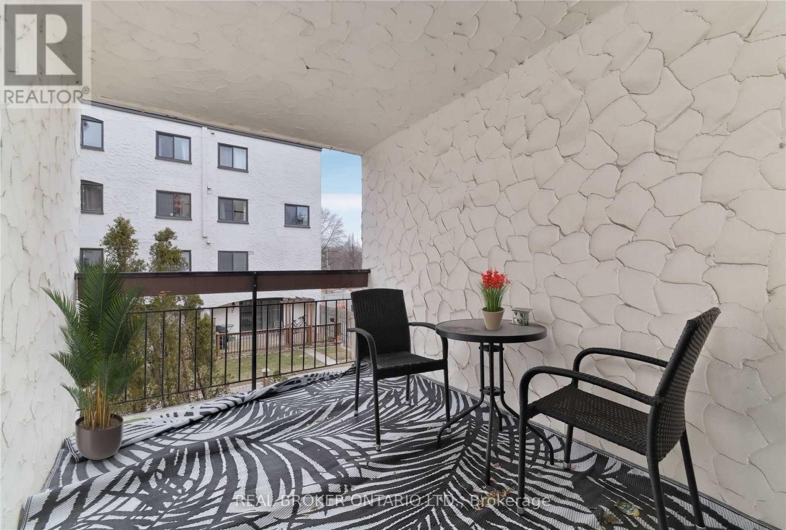 41 - 1016 Falgarwood Drive, Oakville, Ontario  L6H 2P5 - Photo 10 - W12941738