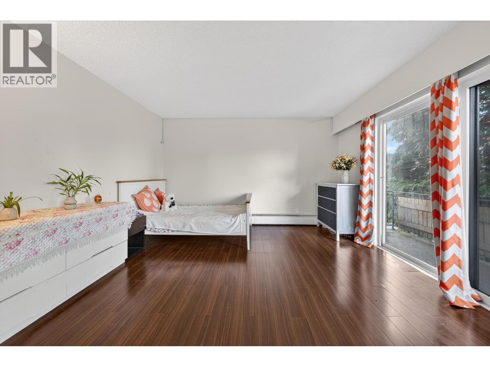 202 4695 IMPERIAL STREET, Burnaby, British Columbia