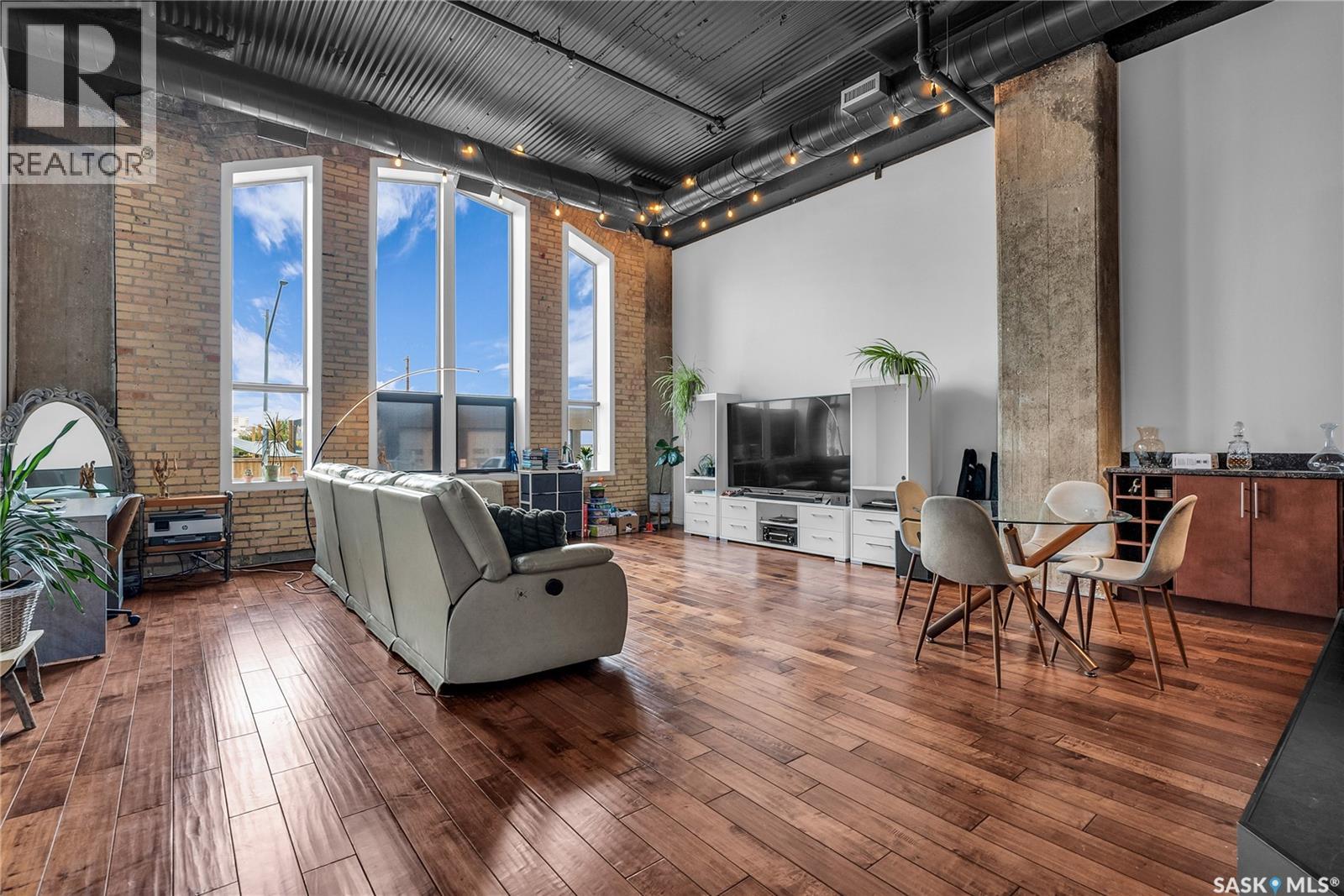 105 211 D Avenue N, Saskatoon, Saskatchewan  S7L 1M7 - Photo 1 - SK031681