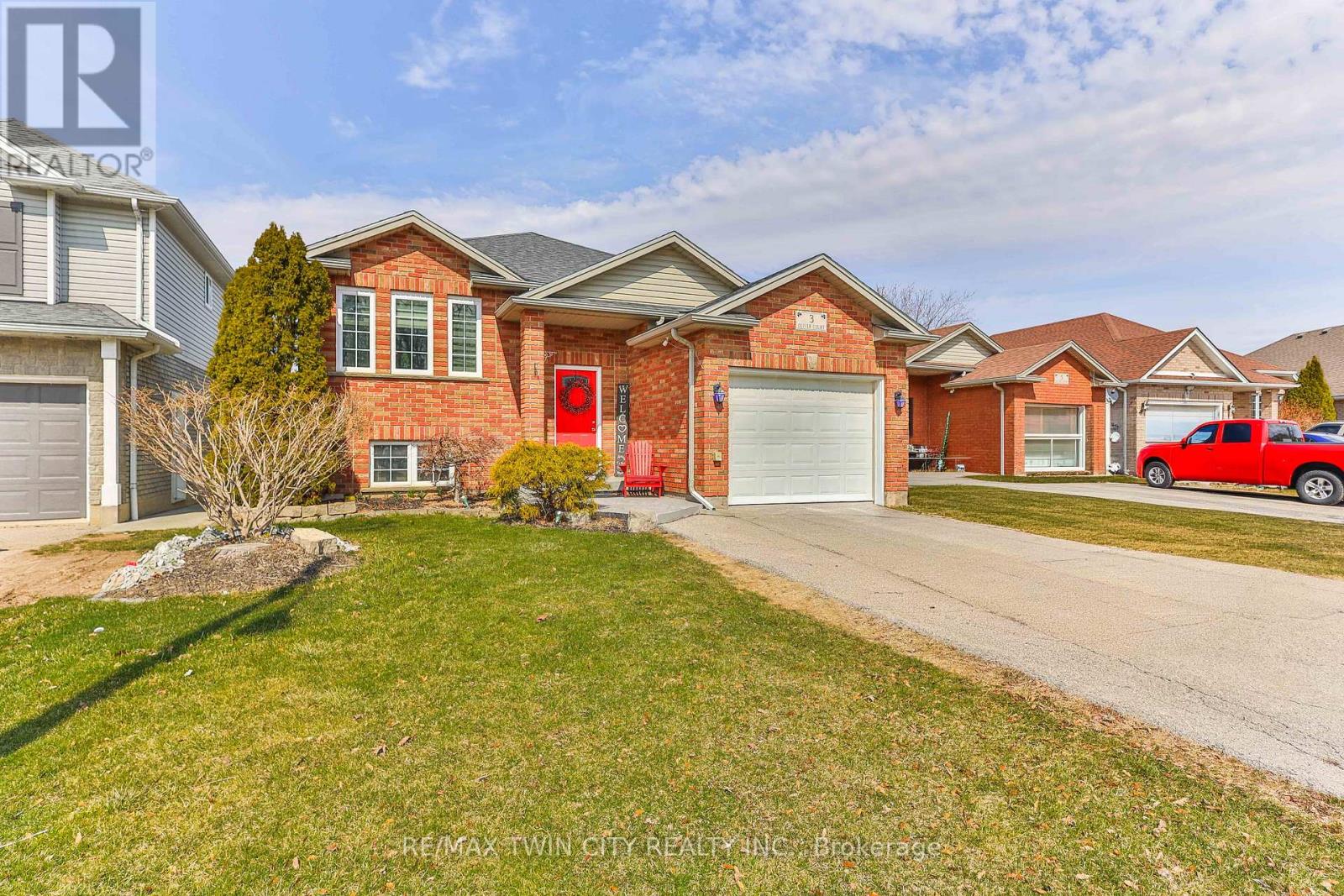 3 OLIVER COURT, Brantford, Ontario