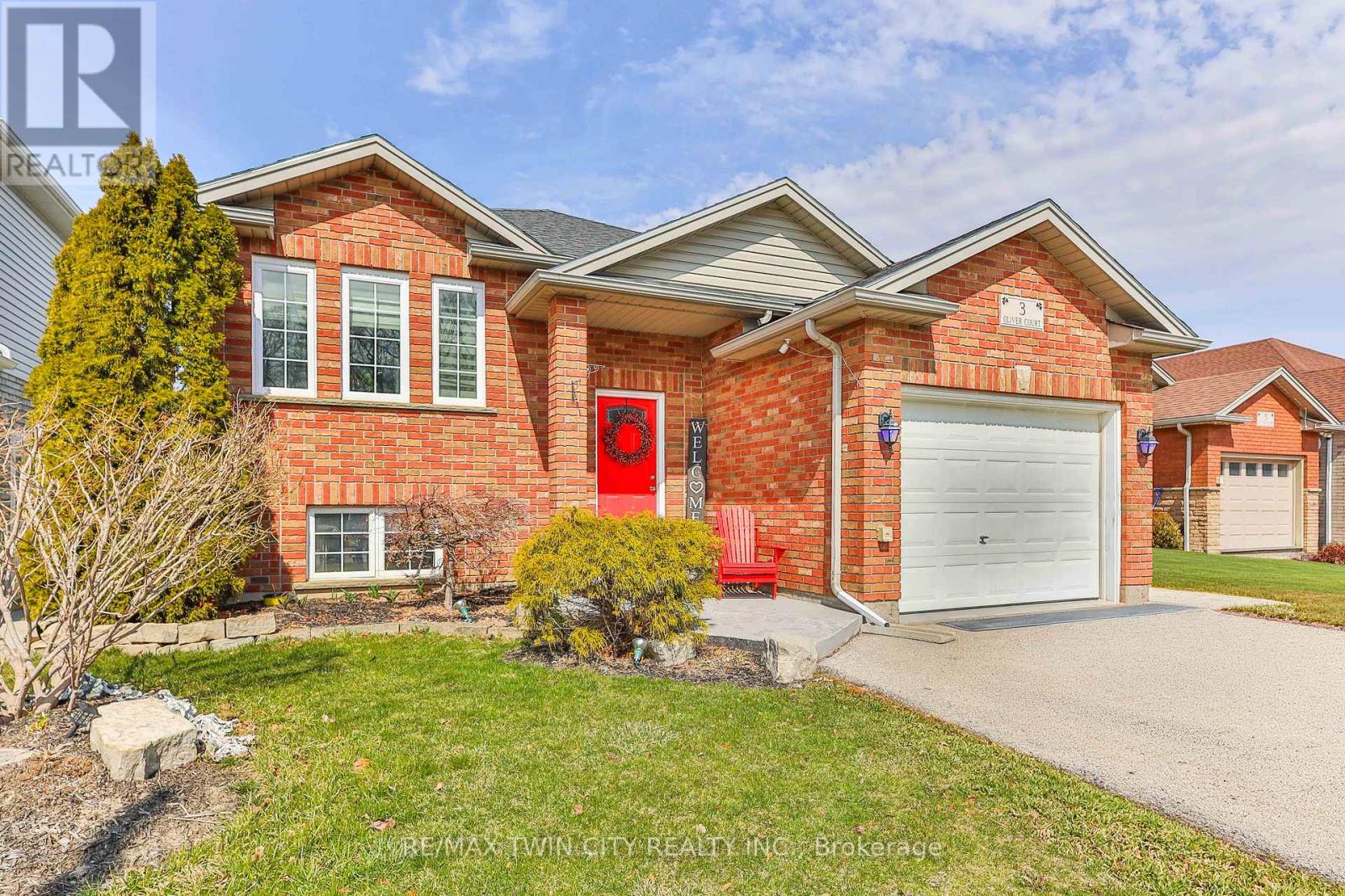 3 Oliver Court, Brantford, Ontario  N3T 6N6 - Photo 2 - X12941758