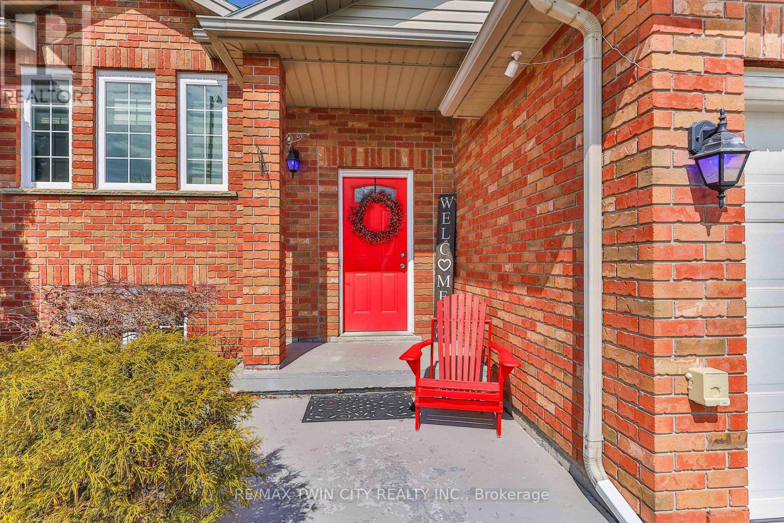 3 Oliver Court, Brantford, Ontario  N3T 6N6 - Photo 3 - X12941758