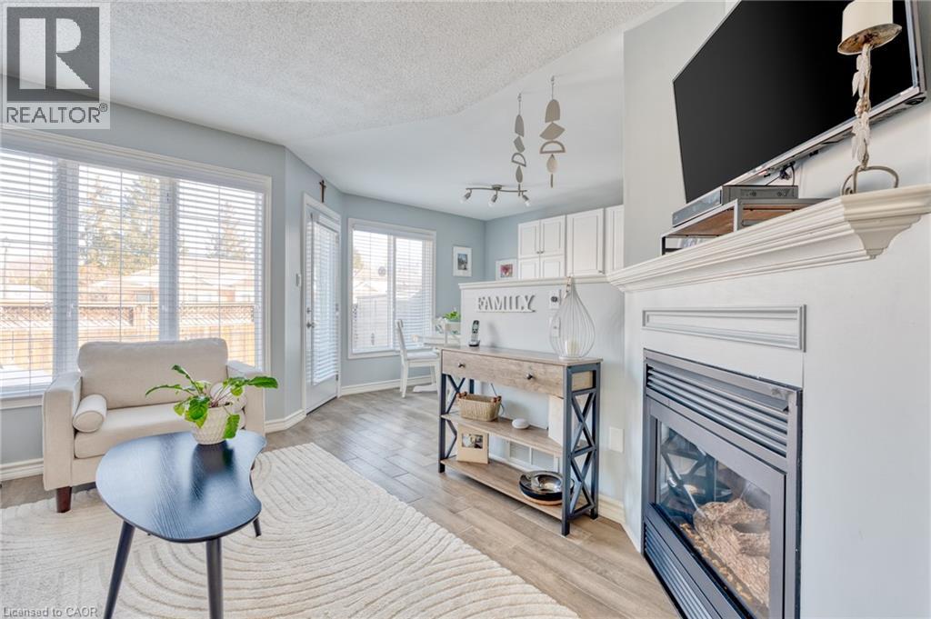 175 FIDDLERS GREEN Road Unit# 3, Ancaster, Ontario