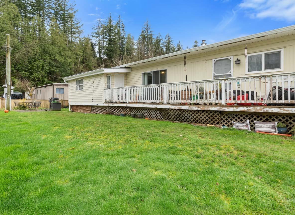 27 3942 Columbia Valley Road, Cultus Lake East, Cultus Lake, British Columbia  V2R 5B1 - Photo 2 - R3105391