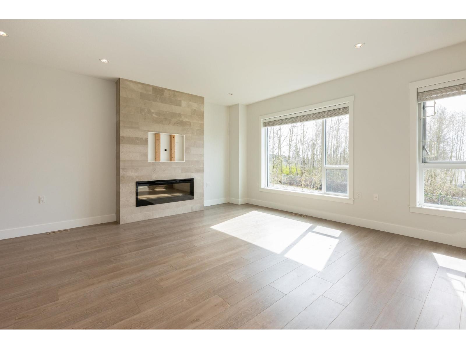 232 2218 Oak Meadows Drive, Surrey, British Columbia  V3Z 0W6 - Photo 3 - R3105320