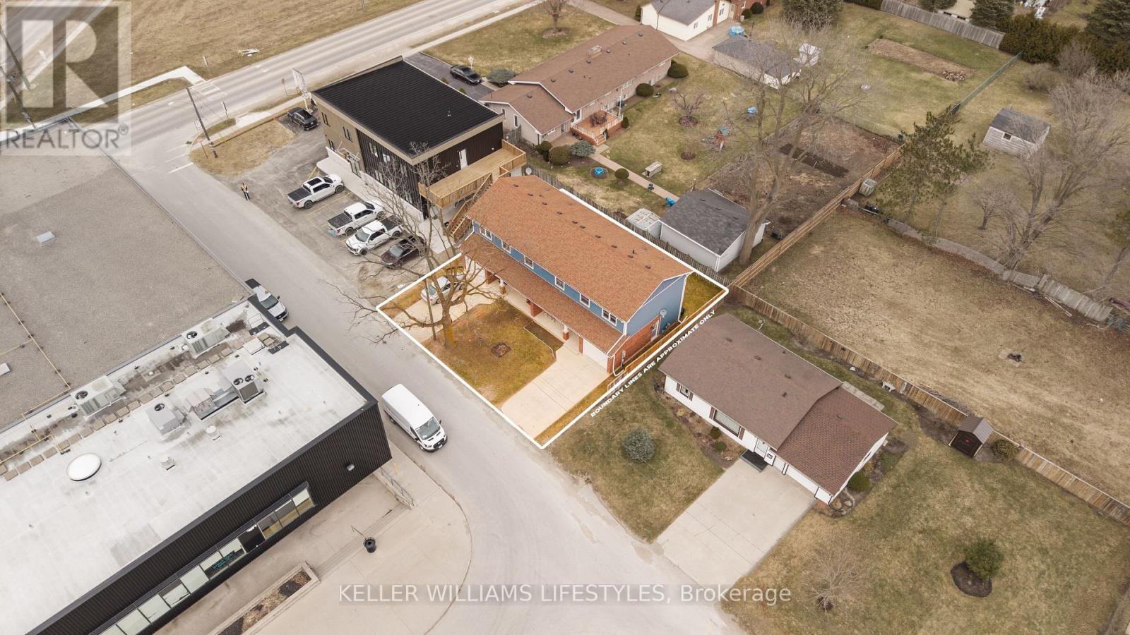 321 - 325 Buchanan Street, Strathroy-Caradoc, Ontario  N7G 1K6 - Photo 2 - X12941816