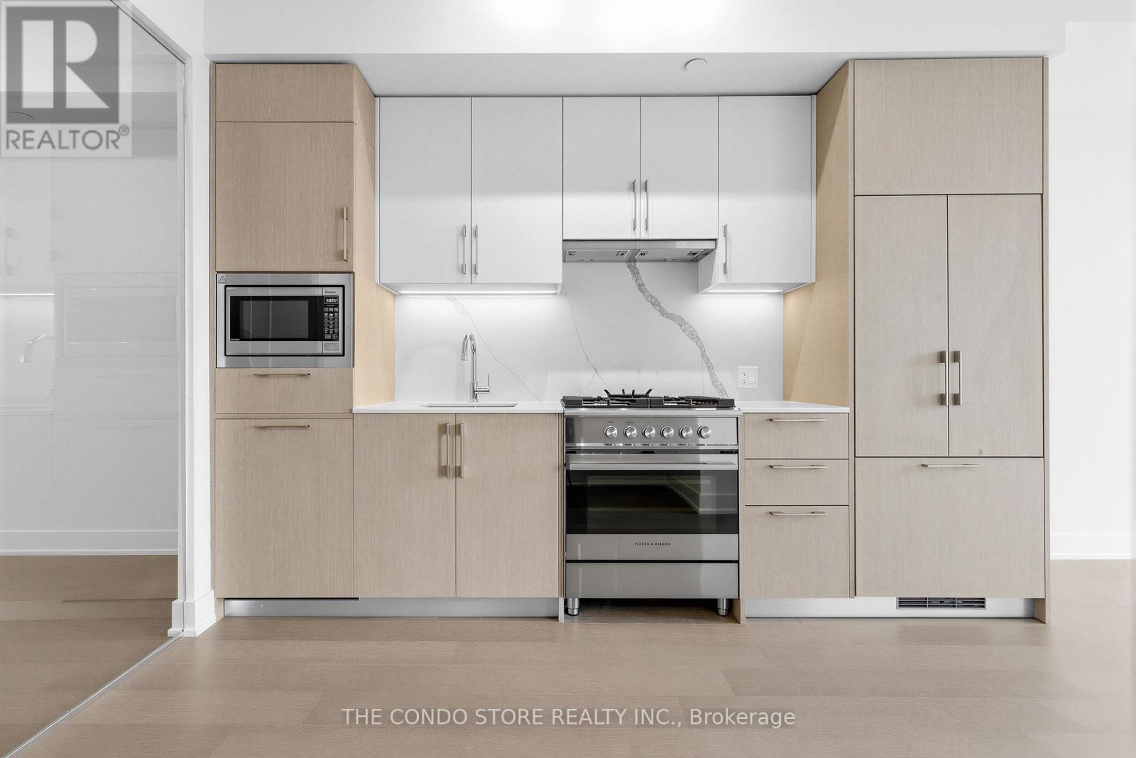 705 - 8 Manor Road W, Toronto, Ontario  M4S 0E6 - Photo 3 - C12941806