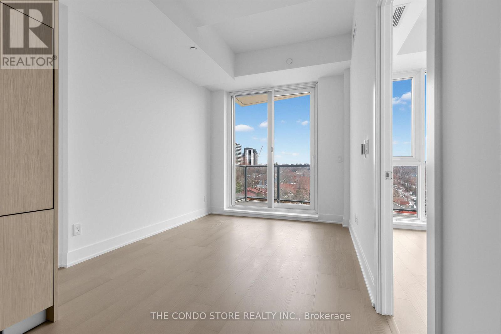 705 - 8 Manor Road W, Toronto, Ontario  M4S 0E6 - Photo 4 - C12941806