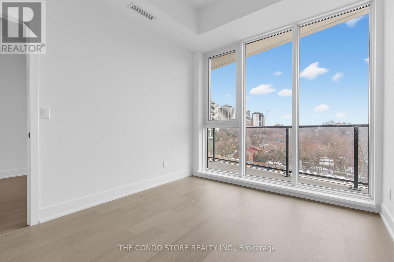 705 - 8 Manor Road W, Toronto, Ontario  M4S 0E6 - Photo 6 - C12941806