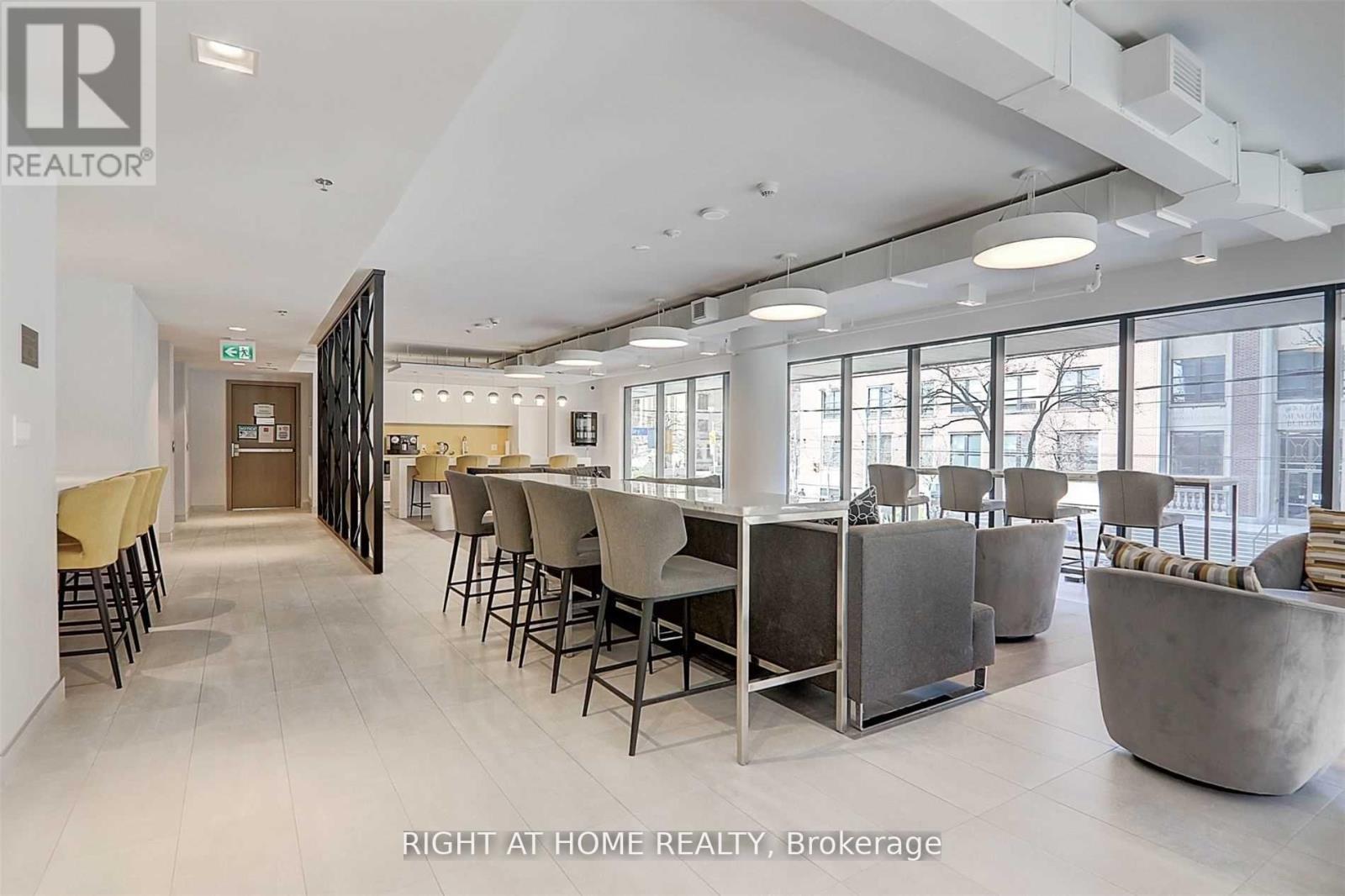 2104 - 203 College Street, Toronto, Ontario  M5T 1P9 - Photo 4 - C12941832