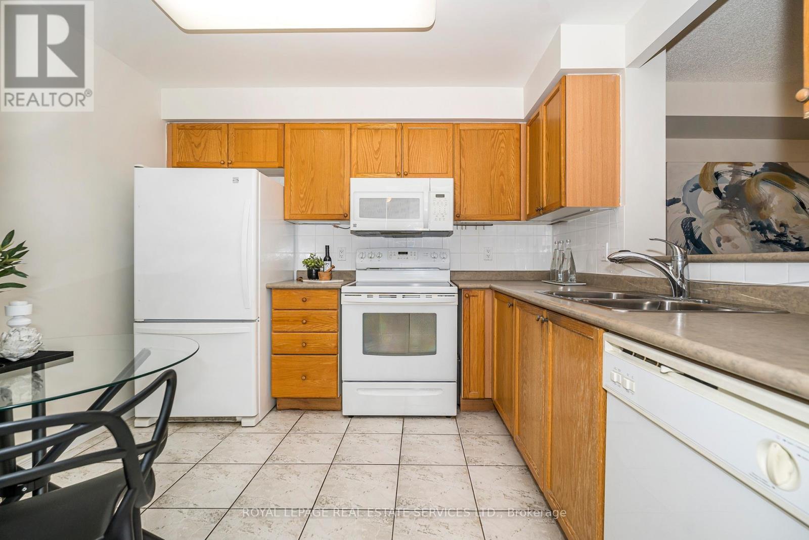 310 - 1000 The Esplanade N, Pickering, Ontario  L1V 6V4 - Photo 3 - E12941786