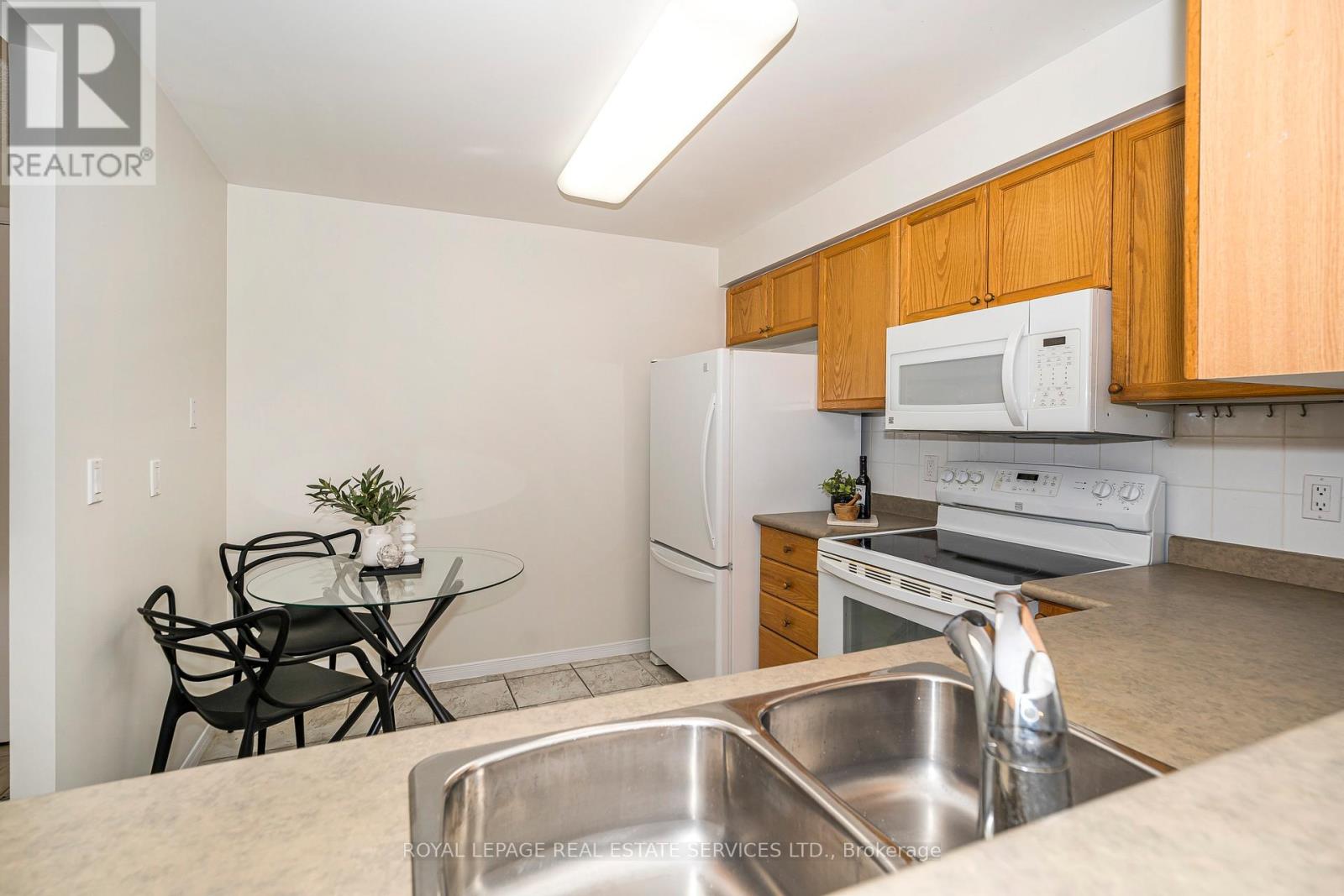 310 - 1000 The Esplanade N, Pickering, Ontario  L1V 6V4 - Photo 4 - E12941786