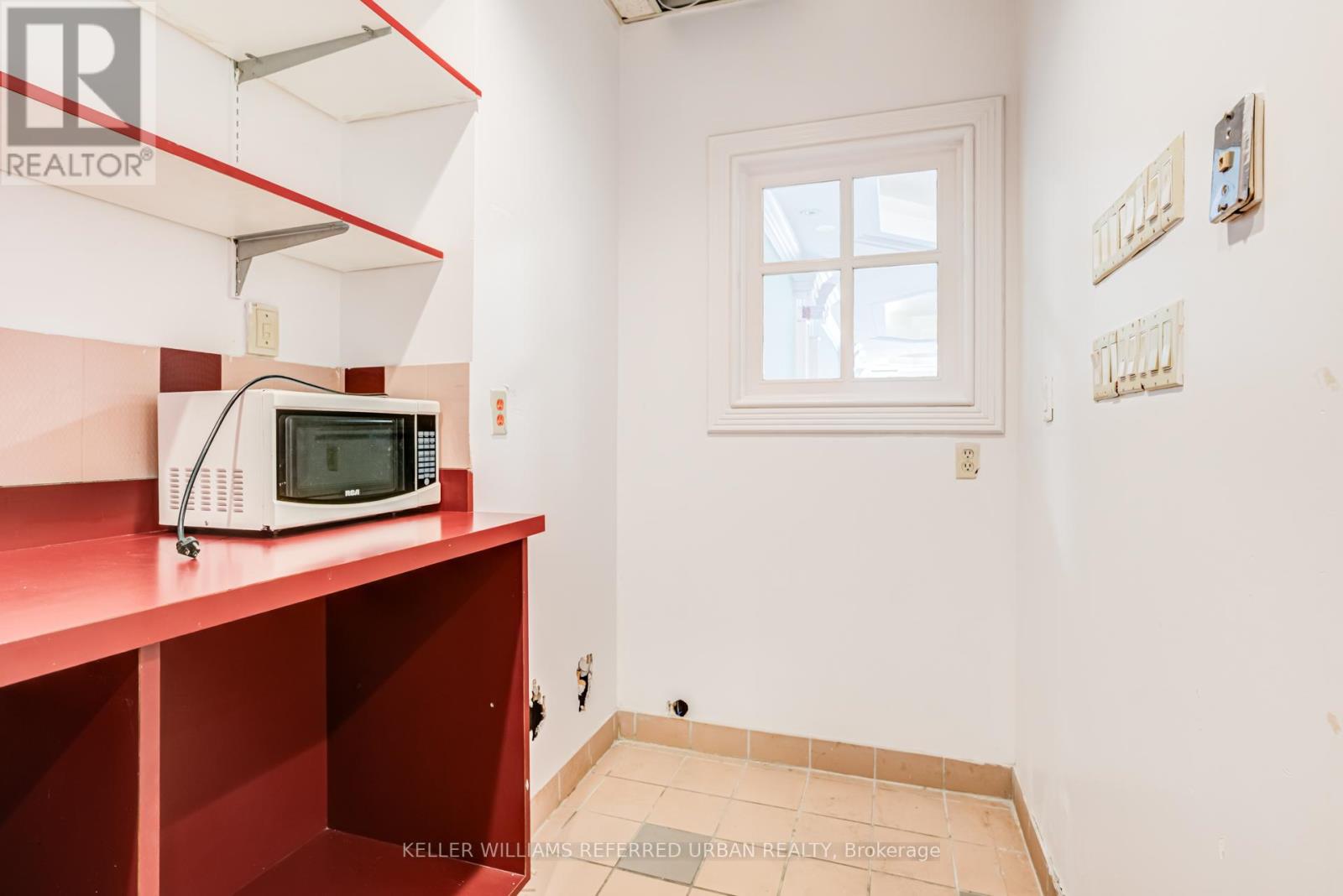 706 Pape Avenue, Toronto, Ontario  M4K 3S7 - Photo 14 - E12941812