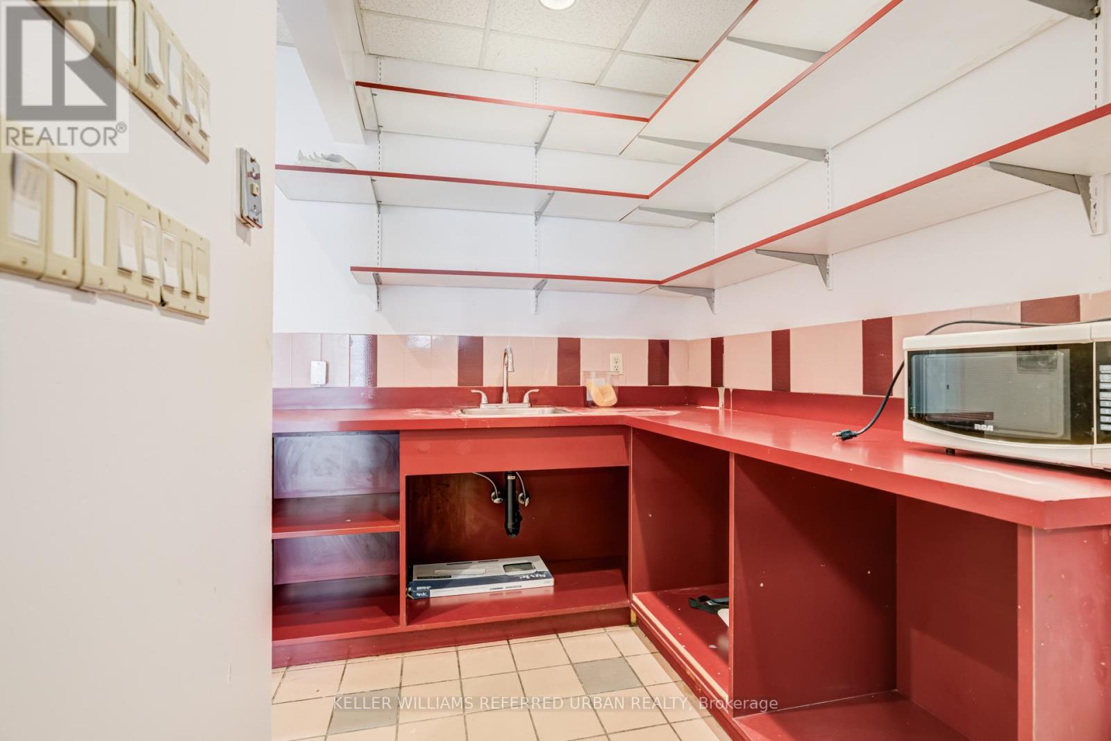 706 Pape Avenue, Toronto, Ontario  M4K 3S7 - Photo 15 - E12941812