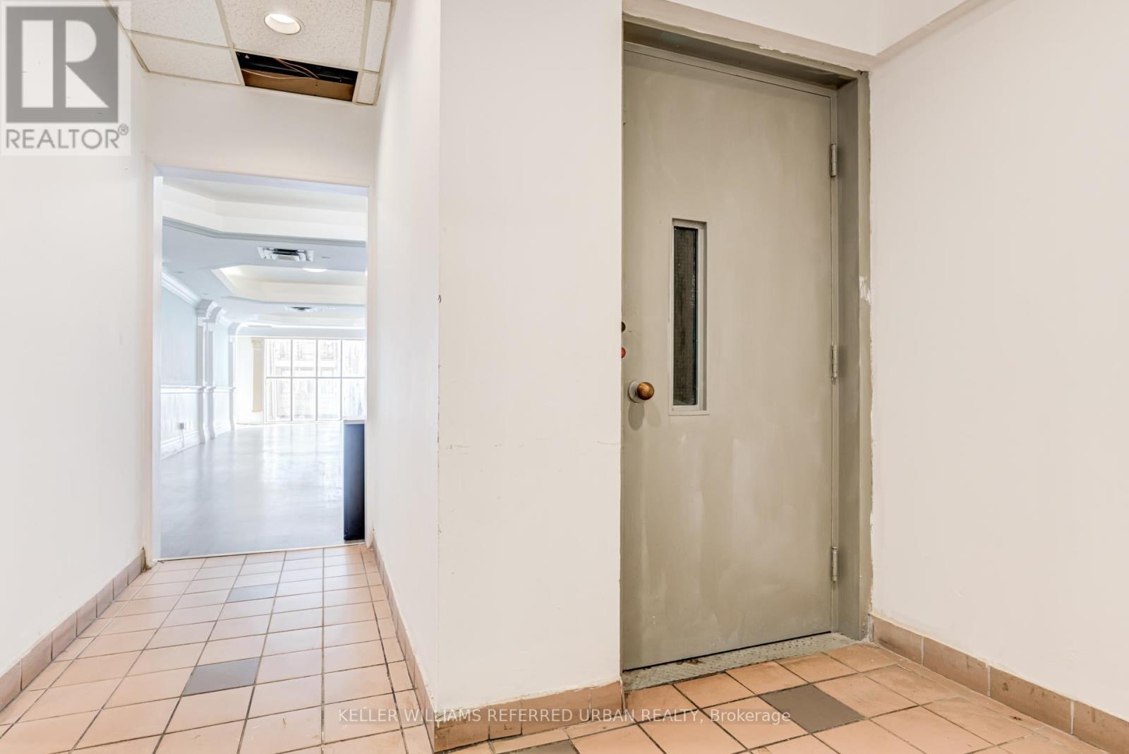 706 Pape Avenue, Toronto, Ontario  M4K 3S7 - Photo 17 - E12941812