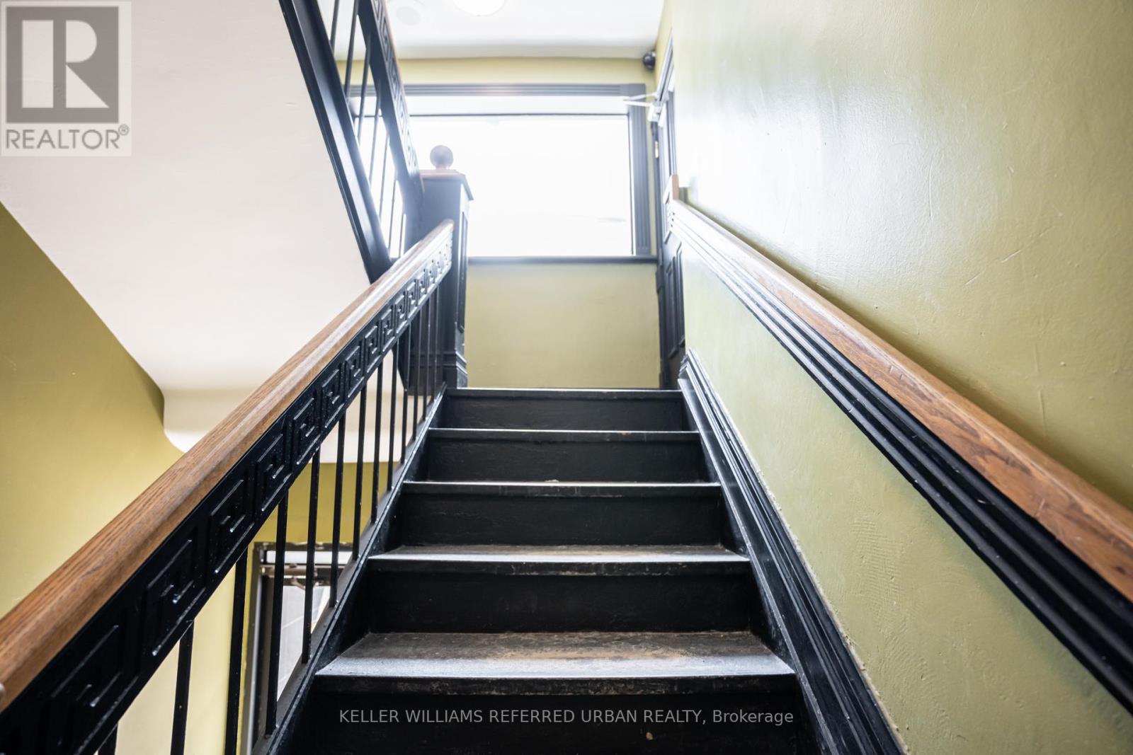 706 Pape Avenue, Toronto, Ontario  M4K 3S7 - Photo 3 - E12941812