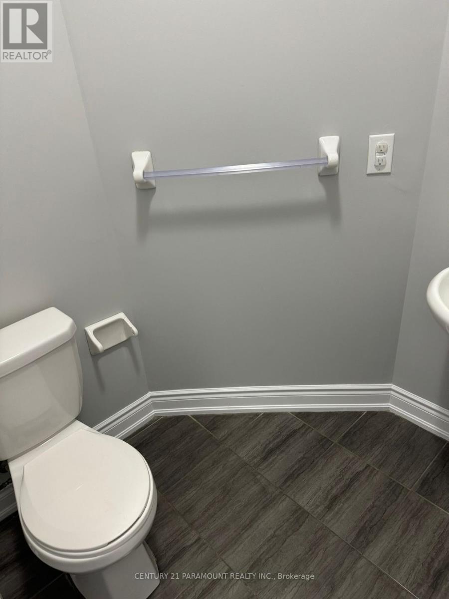 80 Hollowgrove Boulevard, Brampton, Ontario  L6P 1A9 - Photo 11 - W12941780