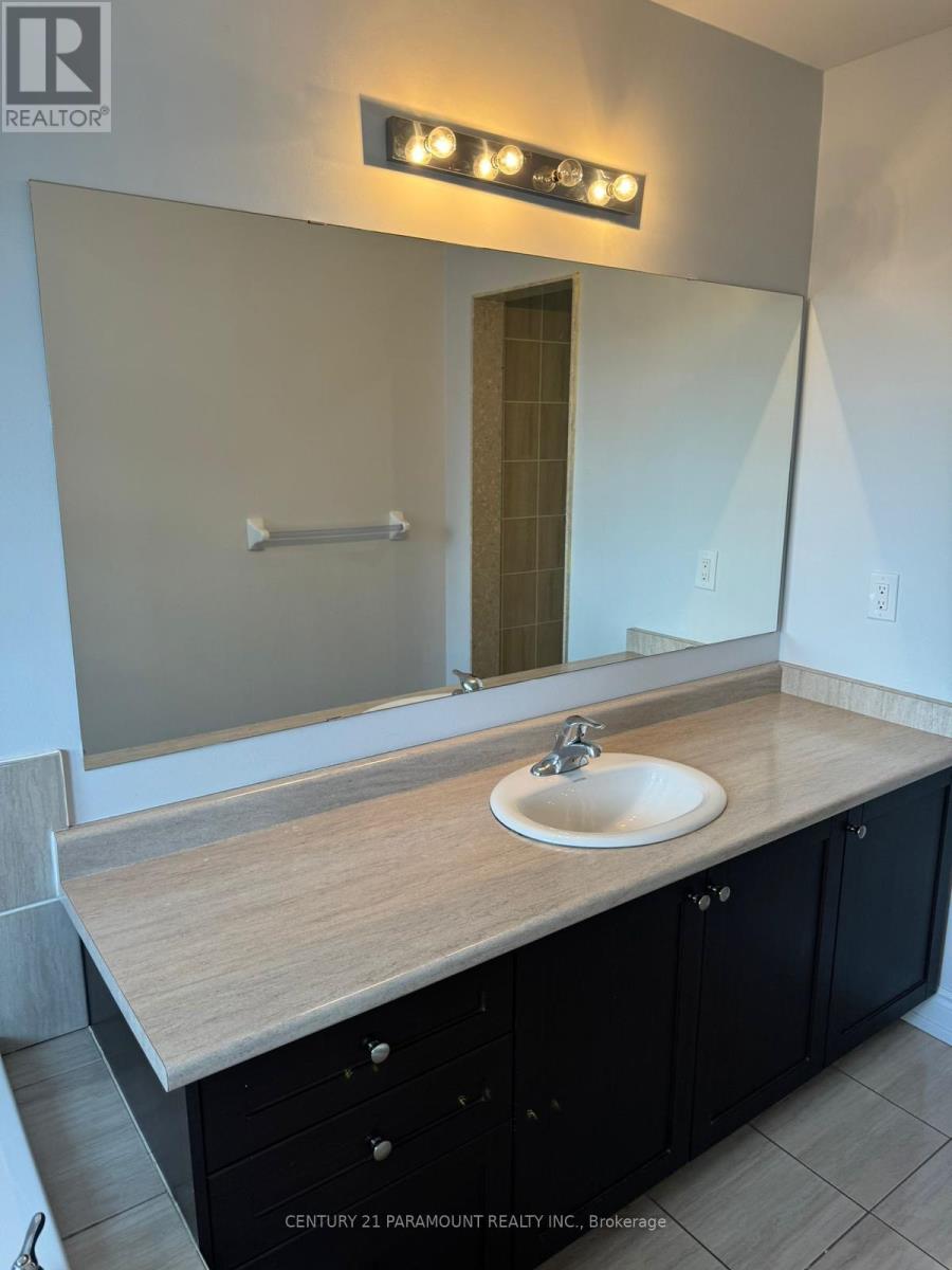 80 Hollowgrove Boulevard, Brampton, Ontario  L6P 1A9 - Photo 17 - W12941780