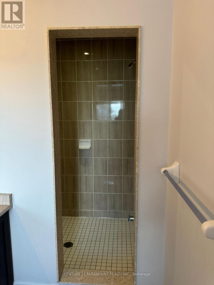 80 Hollowgrove Boulevard, Brampton, Ontario  L6P 1A9 - Photo 18 - W12941780