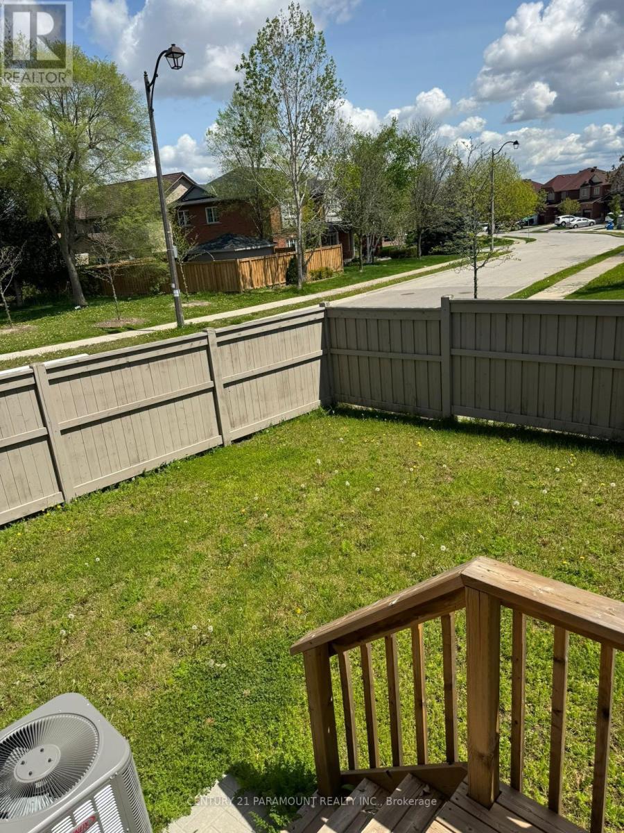 80 Hollowgrove Boulevard, Brampton, Ontario  L6P 1A9 - Photo 26 - W12941780