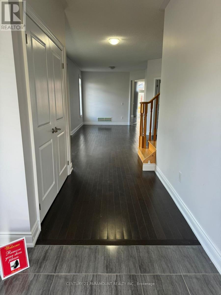 80 Hollowgrove Boulevard, Brampton, Ontario  L6P 1A9 - Photo 4 - W12941780