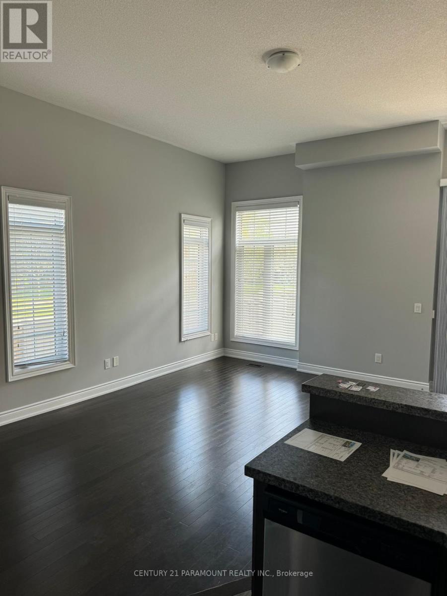 80 Hollowgrove Boulevard, Brampton, Ontario  L6P 1A9 - Photo 6 - W12941780