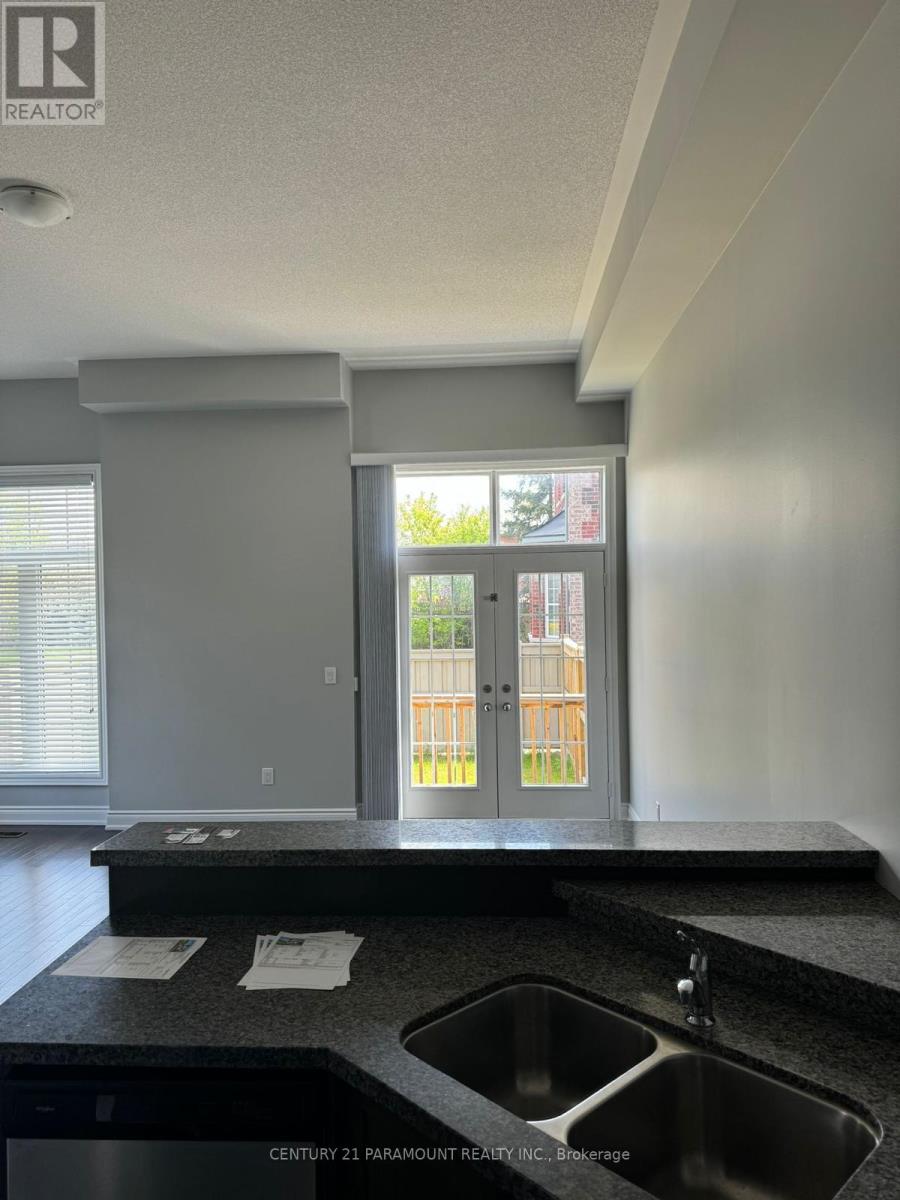 80 Hollowgrove Boulevard, Brampton, Ontario  L6P 1A9 - Photo 9 - W12941780