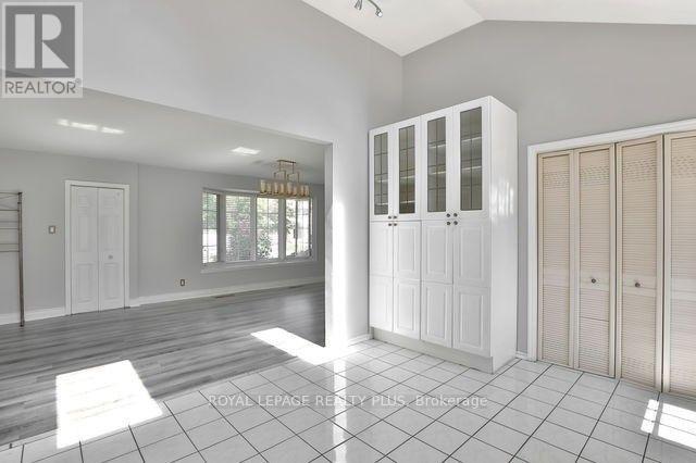 48 Birkbank Drive, Oakville, Ontario  L6J 4Y9 - Photo 10 - W12941820