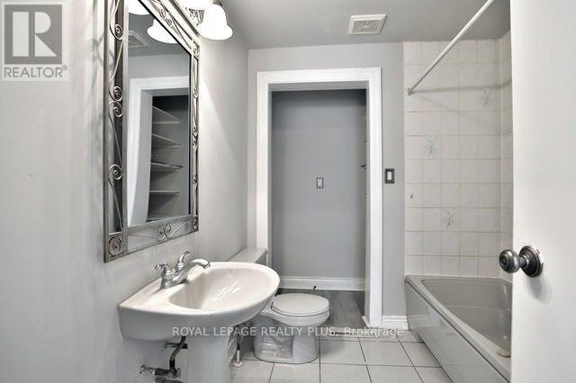 48 Birkbank Drive, Oakville, Ontario  L6J 4Y9 - Photo 2 - W12941820