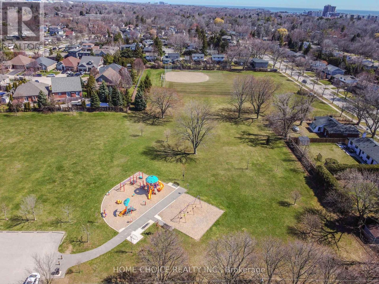 310 Tuck Drive, Burlington, Ontario  L7L 2R1 - Photo 2 - W12941830