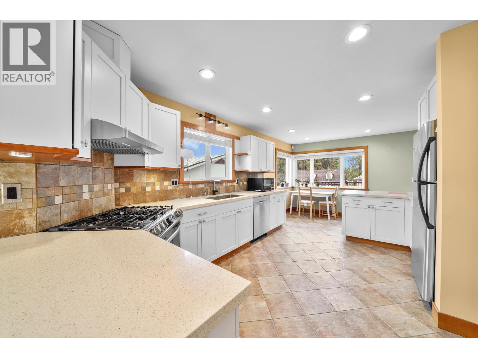 2160 Jordan Drive, Burnaby, British Columbia  V5B 4E8 - Photo 10 - R3104962