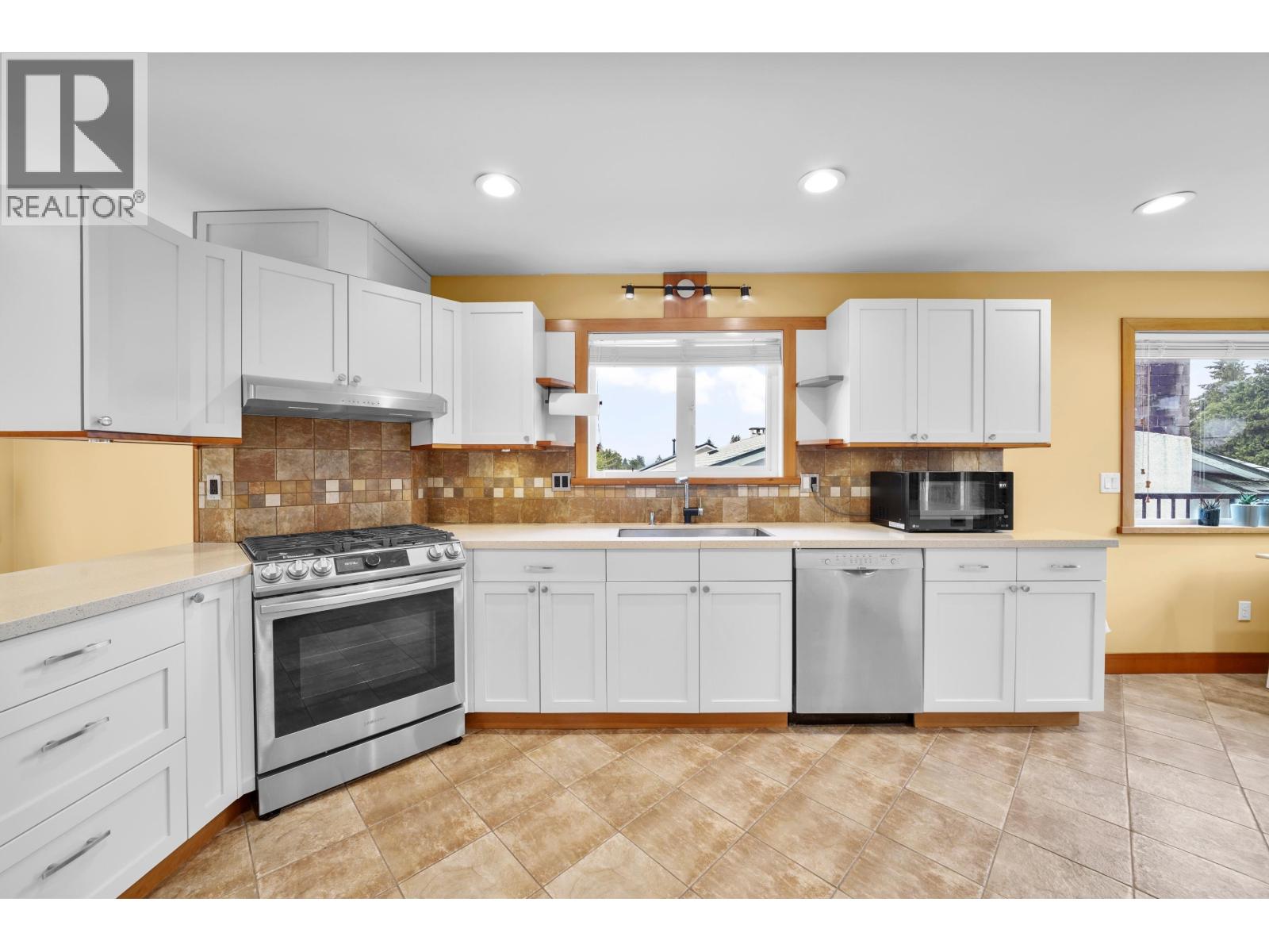 2160 Jordan Drive, Burnaby, British Columbia  V5B 4E8 - Photo 11 - R3104962