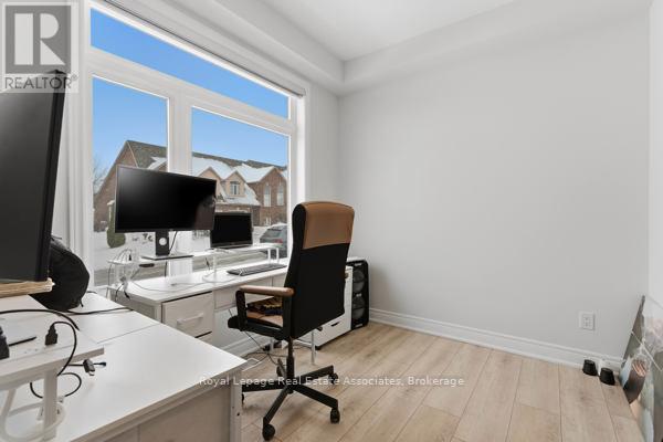 (Upper) - 3 Marshall Lane, St. Catharines, Ontario  L2P 0E8 - Photo 11 - X12941818