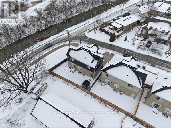 (Upper) - 3 Marshall Lane, St. Catharines, Ontario  L2P 0E8 - Photo 26 - X12941818