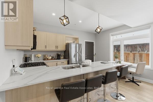 (Upper) - 3 Marshall Lane, St. Catharines, Ontario  L2P 0E8 - Photo 5 - X12941818