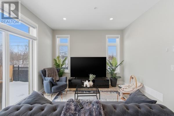 (Upper) - 3 Marshall Lane, St. Catharines, Ontario  L2P 0E8 - Photo 8 - X12941818