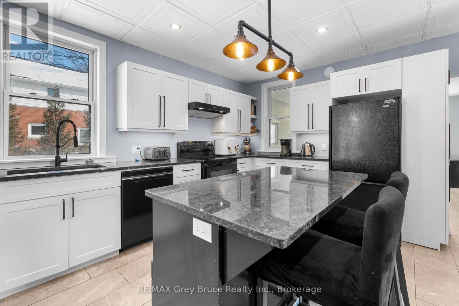 71 Main Street, Arran-Elderslie, Ontario  N0H 2N0 - Photo 4 - X12834790