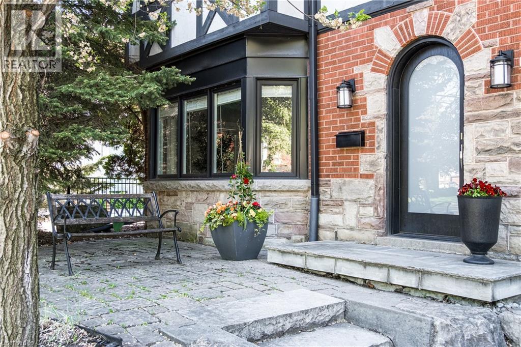 3 OAKWOOD Place, Hamilton, Ontario