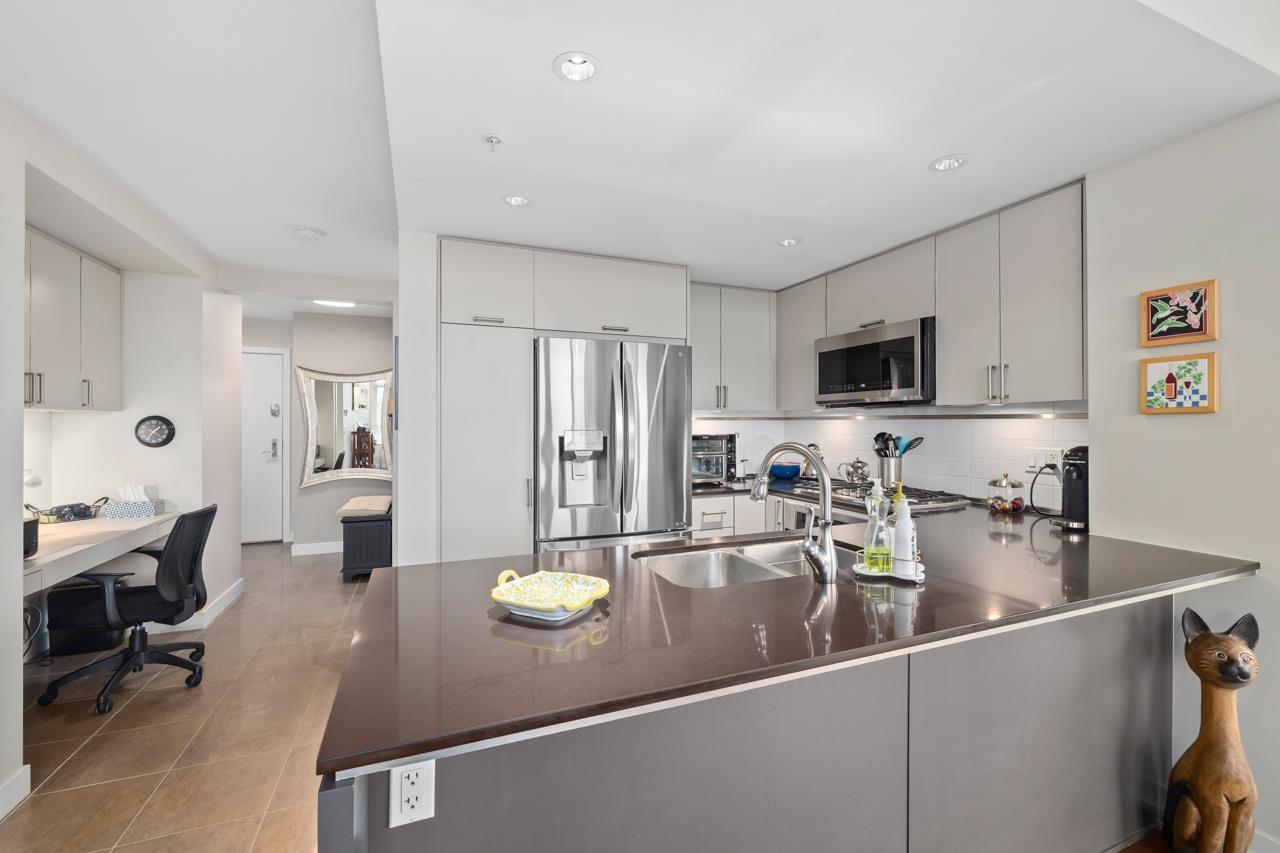 411 2940 King George Boulevard, Surrey, British Columbia  V4P 0E4 - Photo 9 - R3079988