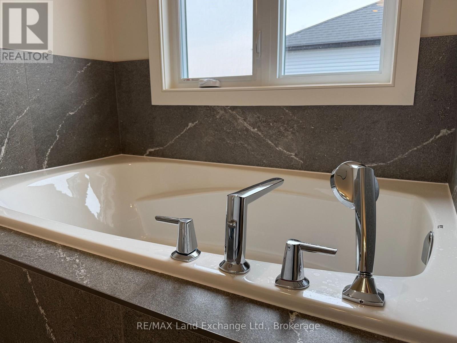 962 Bogdanovic Way, Huron-Kinloss, Ontario  N2Z 0H4 - Photo 27 - X12551532