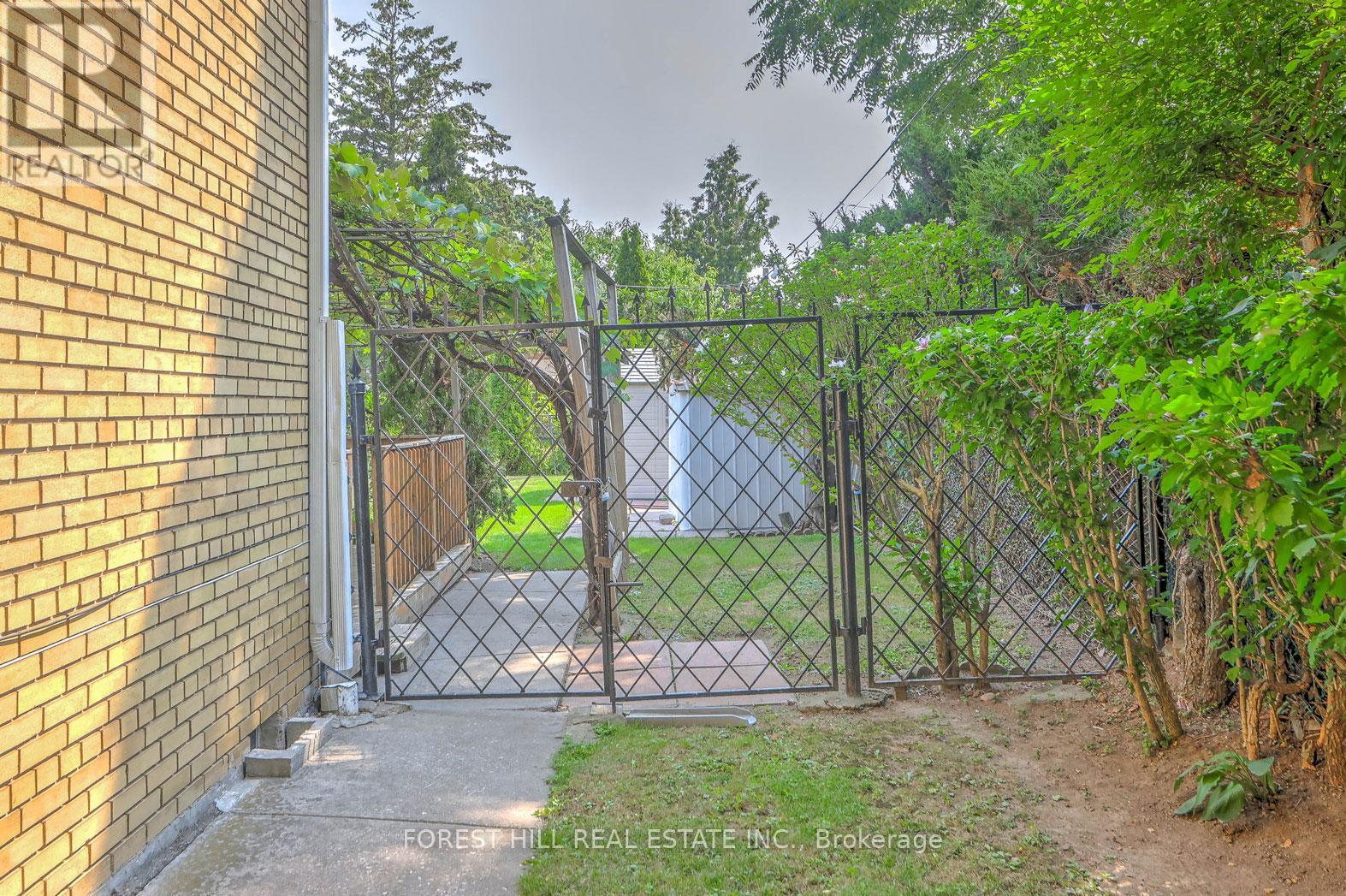 89 Portage Avenue, Toronto, Ontario  M9N 3H2 - Photo 44 - W12665418