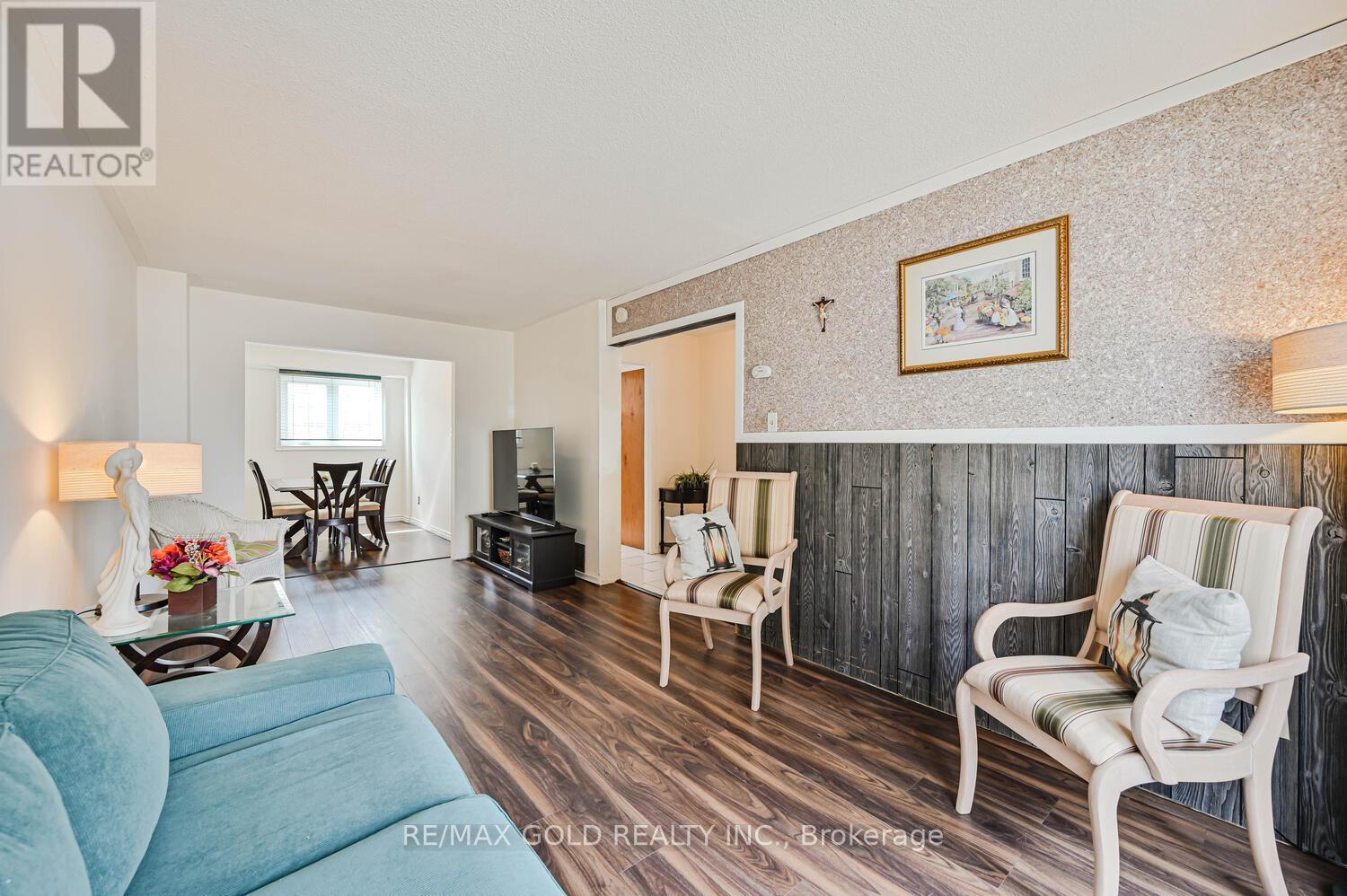 7232 Redfox Road, Mississauga, Ontario  L4T 2L8 - Photo 11 - W12938642