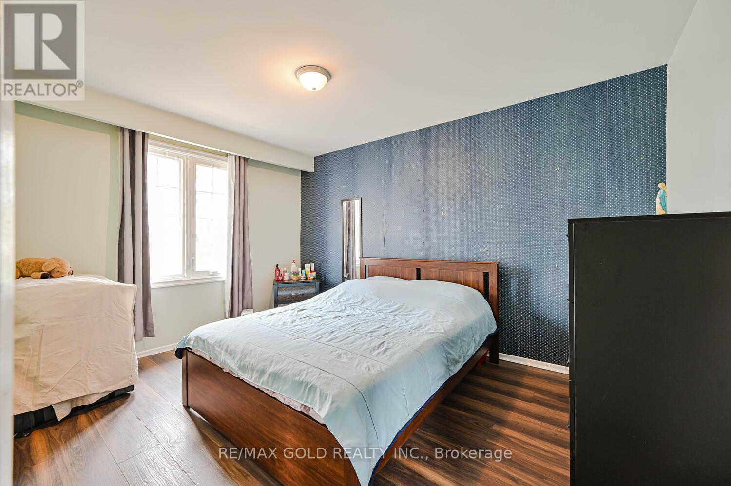 7232 Redfox Road, Mississauga, Ontario  L4T 2L8 - Photo 23 - W12938642